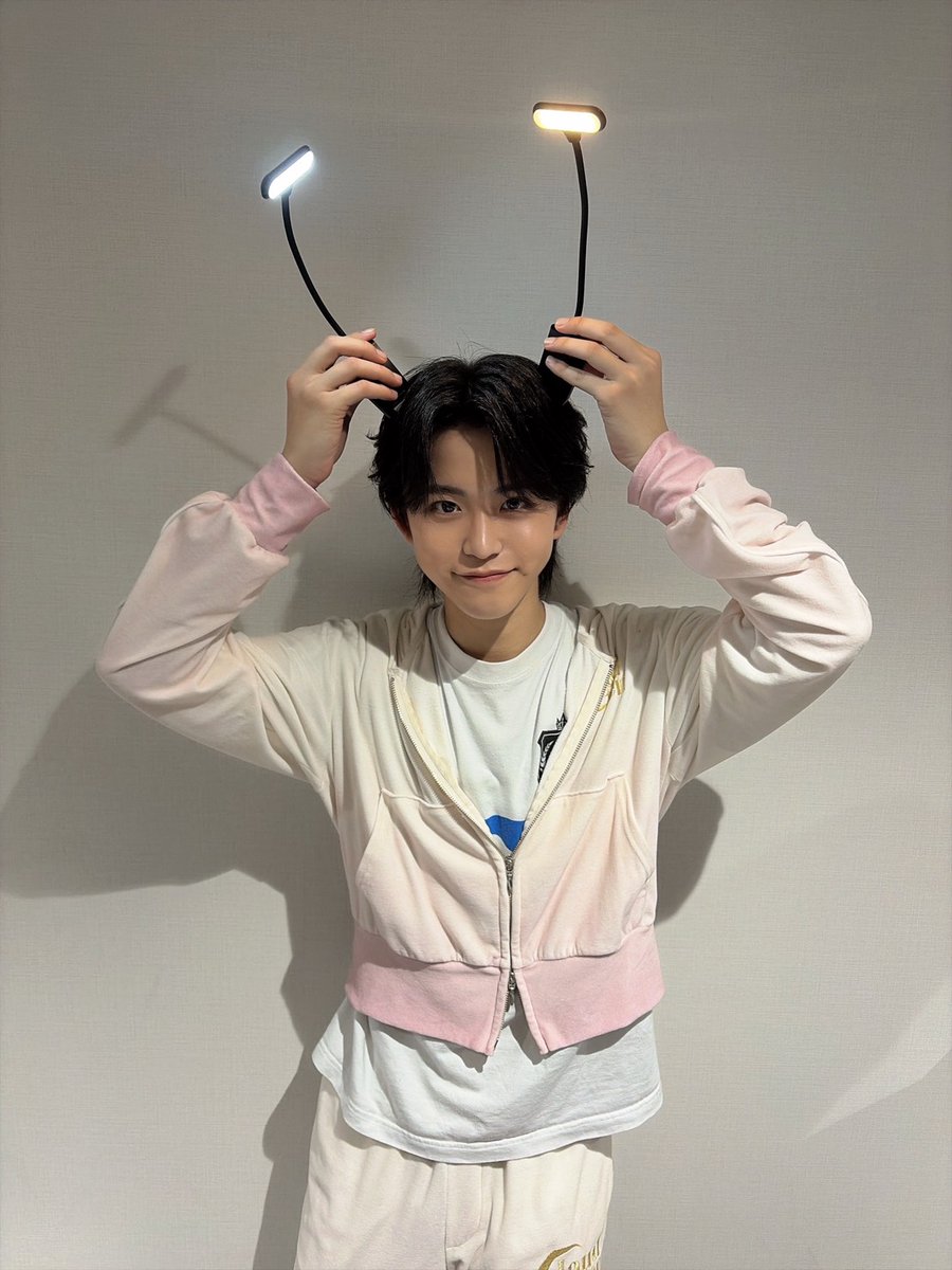 cloudten_member's tweet photo. お疲れ様です！

渡邊絢斗(わたなべあやと)です‼️
今日はもっくんの変わりに🧡チームに入らせてもらいました！✨️
たくさん盛り上がってくれてあやと！😭
明日は特典会＆公演‼️‼️たくさんWindsと話せるの楽しみ😊待ってるよ👋✨️最高の思い出一緒に作ろうね👍

＃Cloudten ＃渡邊絢斗 https://t.co/ptHV1MvElt