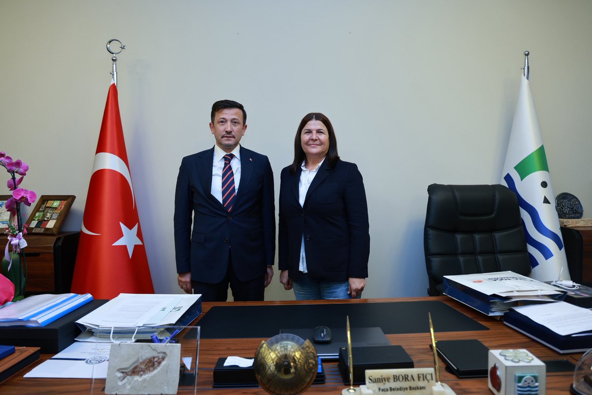 avhamzadag's tweet photo. Foça Belediye Başkanımız Sayın Saniye Bora Fıçı Hanımefendi’yi ziyaret ederek Foça’mızın geleceği için yapılabilecek çalışmalar üzerine görüş alışverişinde bulunduk.

Nazik ev sahipliği için kendilerine teşekkür ediyorum.

Foça’mız için ortak akıl ve iş birliğiyle çalışmalarımızı sürdürmeye kararlılıkla devam edeceğiz.