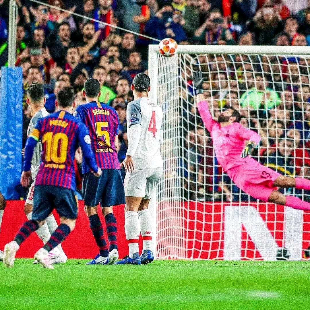 cescfafc's tweet photo. THIS ICONIC PICTURE!

The best player in the world scored the best goal of the season against the best goalkeeper in the world, the best team, the best coach and with the best defender in the world on the pitch.

Leo Messi, the Argentine🇦🇷 https://t.co/kyE2avHxX3