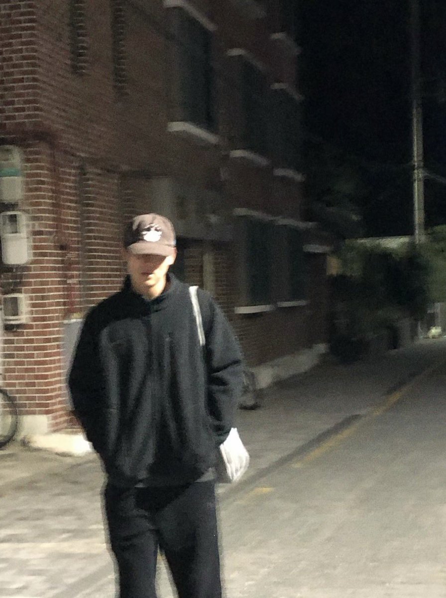 KIA_BUMMYA's tweet photo. 갑자기 남친짤 말아주는 야선
#김도영 https://t.co/doFKmqqqTc