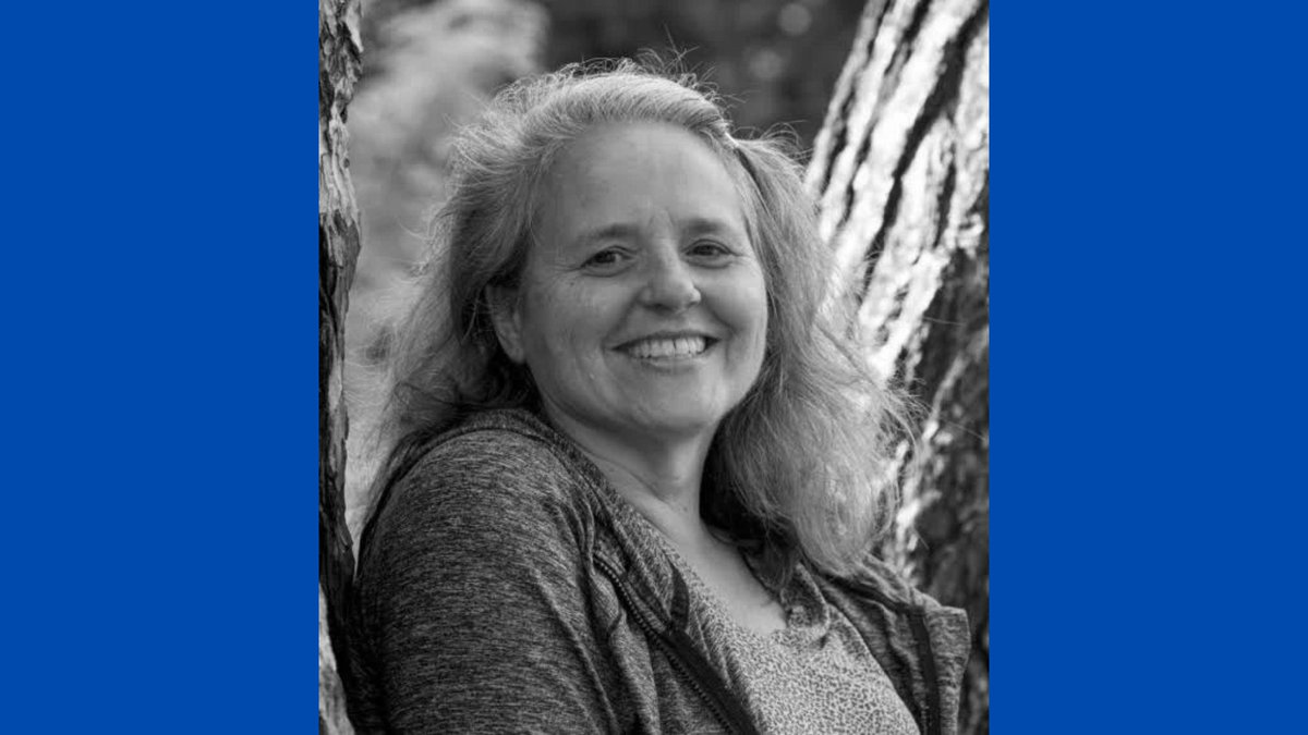 SFWP's tweet photo. “Not only a riveting coming of age story but also a clear-eyed examination of the often fraught road to recovery.” — @publibonline

Read @berndandooling's interview w/ Erica Kent about her novel, BLACK DOG here: https://t.co/uUXqa50E0k 
Get BLACK DOG here: https://t.co/FjsdsSv7ad https://t.co/amDIZVdAIy