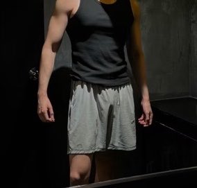 natachailover_'s tweet photo. gay tips on how to lure your ex: a tutorial by dunk natachai

1.flex your biceps
2.wear something that’ll make him jealous (shorts)
3.flex your veiny hands
4.give your most seductive look

in conclusion, be a fucking catch and make him regret ever letting you go and make him take you back