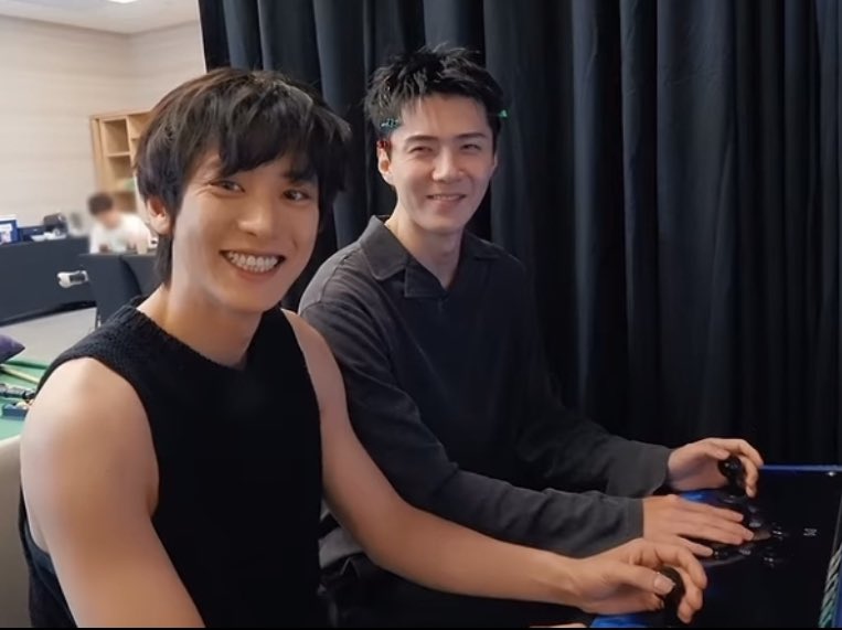 u_han94's tweet photo. Sechan sharing the same brain cell when there's something funny  : https://t.co/yA7LHU1Qy1