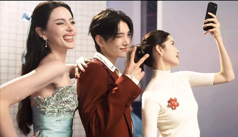 caprishua's tweet photo. LUCU BGT FOTO SM CIWI CIWI 😭😭 https://t.co/KwhZpUcv52