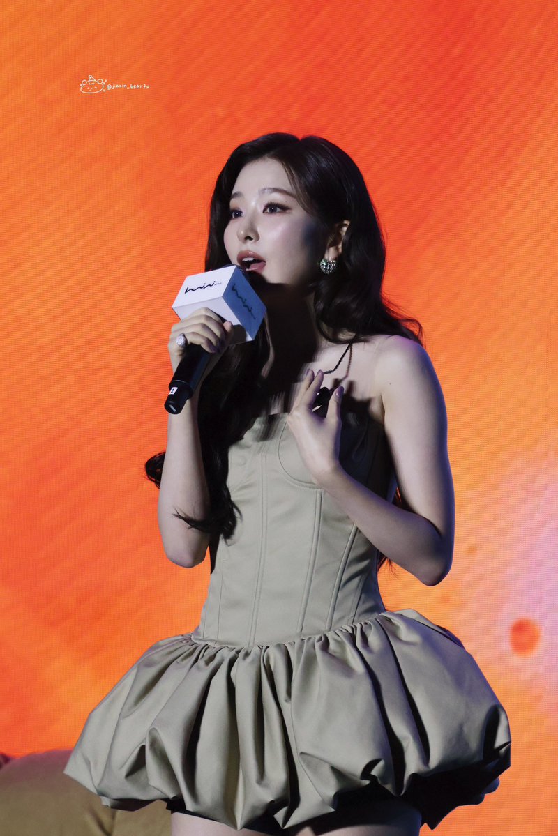 jiaxin_bear7's tweet photo. 260425 상하이 팬미팅
네 달콤한 미소를 보는 게 좋아.🐻💛🥹
#슬기 #SEULGI @RVsmtown https://t.co/VqvzoDQAI0