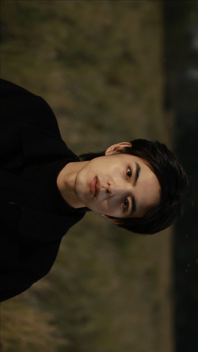 veeyaspace's tweet photo. wow li shuyuan.... how can someone be this handsome 🧎‍♀️🧎‍♀️ https://t.co/5tXmMCYdPj