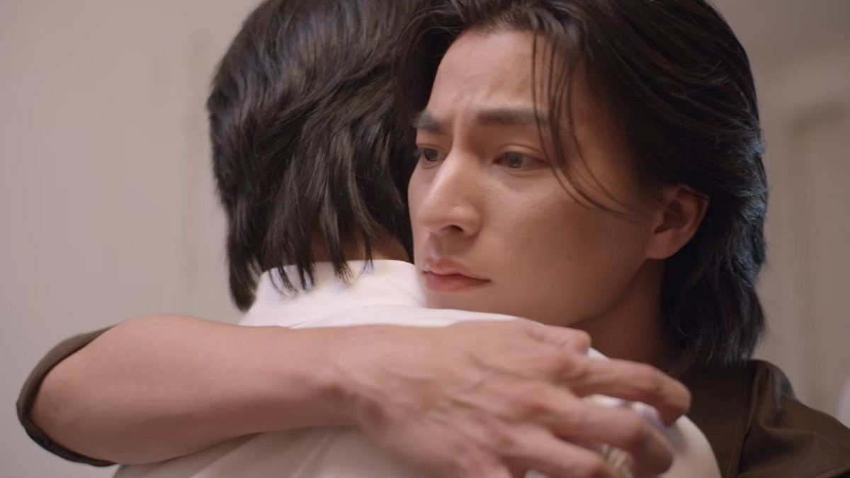 Mark92961651820's tweet photo. I don't know which photo makes me more curious when I zoom in. In one Pakorn looks like guilt is eating him alive and in the other he looks like someone just told him they know the truth. 😳💀

#ตะวันลวง 
#beneaththelies 
#GulfKanawut 
@gulfkanawut https://t.co/opQd0FjIO2