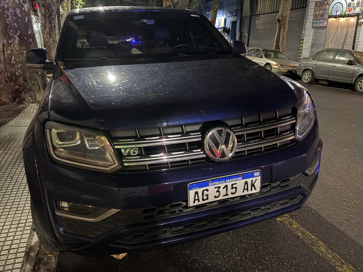 edgardo_re's tweet photo. BONPLAND y GORRITI 
Ayer desde 21hs hasta más de las 2 am de hoy los vecinos del edificio de esa esquina no pudimos entrar ni salir de nuestras cocheras @jorgemacri 
Se llamó 3 veces al 911 y se subieron fotos a Boti pero no pasó nada
Esto es no respetar la propiedad
Hagan algo‼️ https://t.co/oeI1uXE0hQ