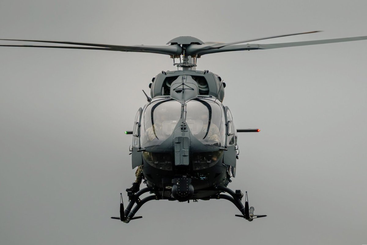 pascalbtr's tweet photo. Tiens, pendant une semaine, le 1er Wing et le Special Operations Regiment (SO Rgt) 🇧🇪ont réalisé des séances de tir à Charleville-Mézières, en 🇫🇷 👍
1 ier déploiement du #H145M @AirbusDefence pour tester les procédures et préparer les équipages à son emploi.
📷FB @BelgiumDefence https://t.co/dZX2ErofFz