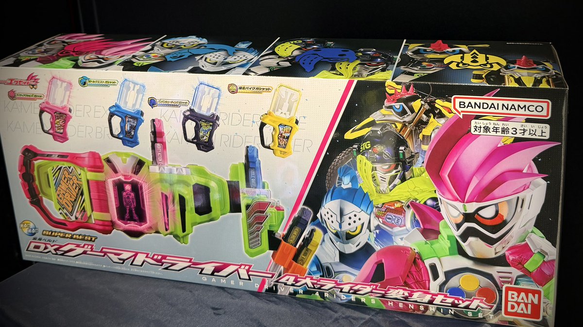 KamenRiderStore's tweet photo. 【#仮面ライダーストア東京店 新商品情報】

明日10/24(土)から、 #仮面ライダーエグゼイド #仮面ライダーゼロワン 変身ベルトセットがストアオリジナルアイテムで登場します❗️🎮🦗
ガシャットやゼロツープログライズキーなどが揃う豪華なセットとなっております✨🏍️
ご来店の際は是非チェックしてみてください！