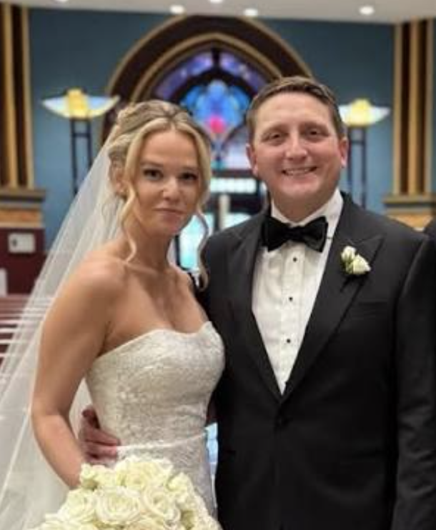 krassenstein's tweet photo. This is Benjamin Yoho, and his wife.  He is the dude who appears to be responsible for Vivek Ramaswamy's ad, which attacked child Rape Victim, Amy Acton. 

Once again.  Here he is. https://t.co/CBN8up0dDd