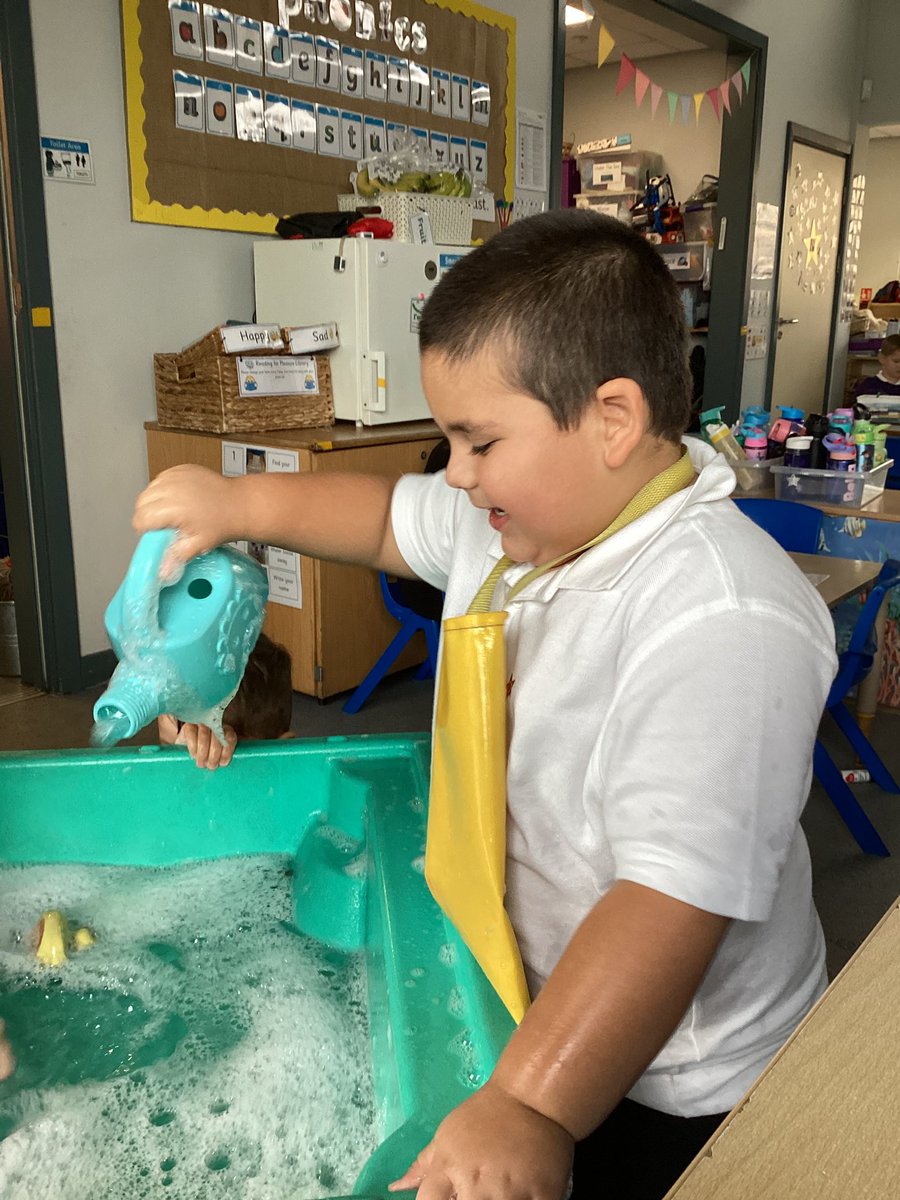 SpringwellRecep's tweet photo. Halloween water play @Springwellpark_ https://t.co/gFUc1W934L