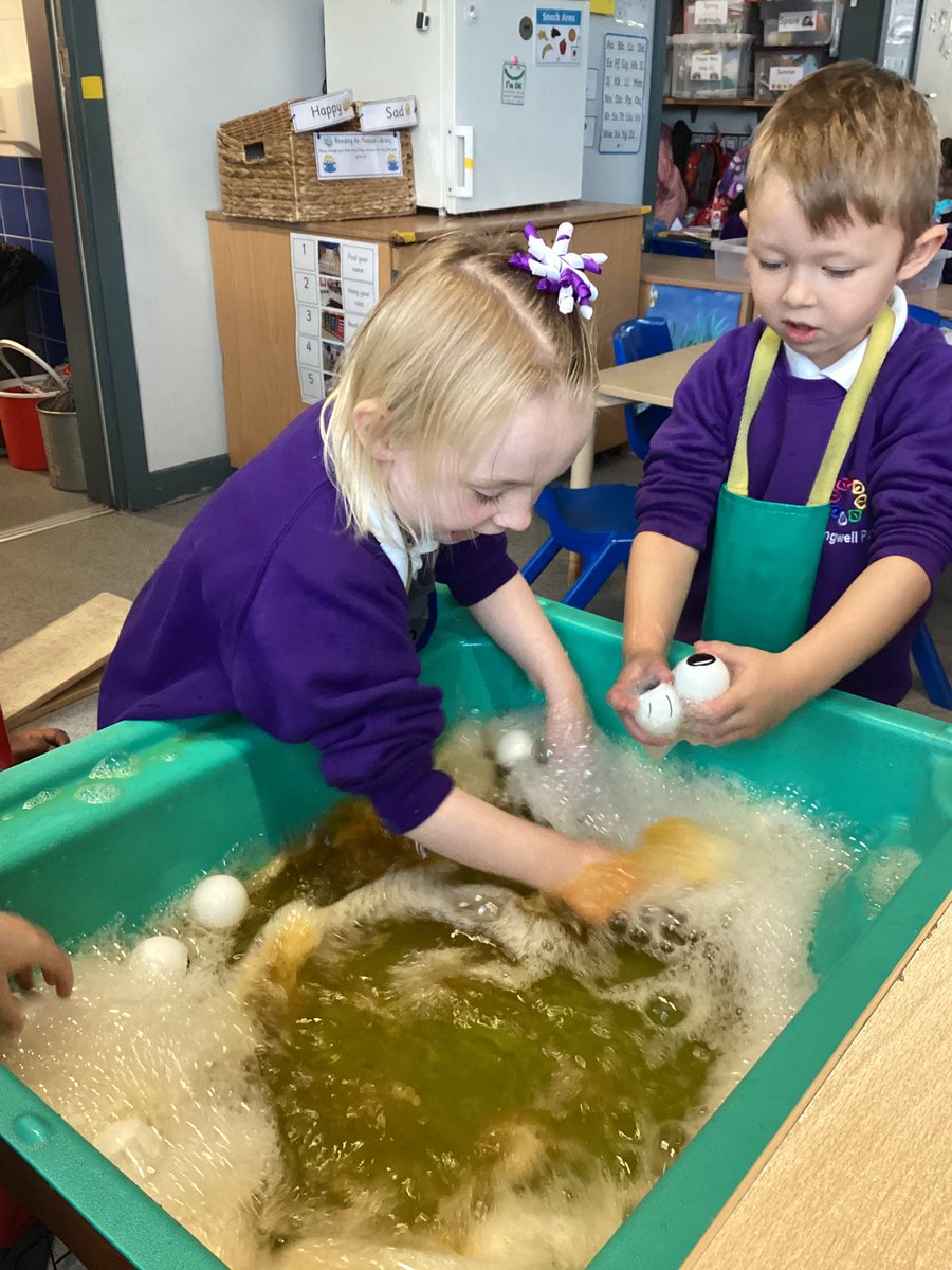 SpringwellRecep's tweet photo. Halloween water play @Springwellpark_ https://t.co/gFUc1W934L