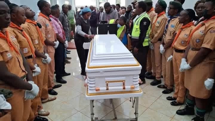 Kibet_bull's tweet photo. Bridget Wanjiku was shot while watching TV in their home.

@jepchirchir_A said that you can’t be shot by the police unless you trigger them.

Did Wanjiku trigger the police for watching TV? https://t.co/XS0TI9mdYk