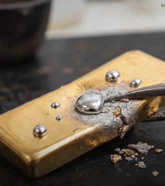 coinbureau's tweet photo. Is GOLD really a SAFE ASSET? 🔥

A U.S. startup claims it has turned MERCURY into GOLD, that can be indistinguisable from naturally-mined GOLD.

Startup Marathon Fusion says it produced stable gold at 10x CERN's record rate, raising questions about whether lab-made gold could eventually DISRUPT the TRILLION-dollar bullion market.

The potential implications are HUGE:

- A future 1GW fusion plant could theoretically produce around 5 tonnes of gold annually.

- 100 such plants could add 500 tonnes annually, equivalent to roughly 14% of global gold mine production in 2025.

- Lab-made gold would be indistinguishable from mined gold once safe for use.

The breakthrough remains independently UNVERIFIED and the start up has NOT disclosed how much gold it produced or the cost of the process.

If proven and commercially scalable, this could be a MAJOR technological breakthrough capable of reshaping the GOLD trade.

Could MERCURY become GOLD's biggest nemesis?