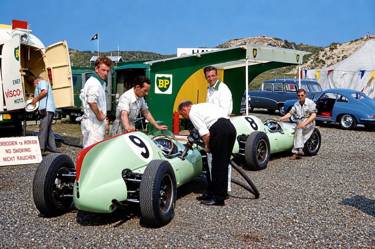 aut0mob's tweet photo. @gmracingblue @Bultosherpa158 @sbmktg @FAFBulldog @vividcloudofwat @ItaliAuto @Rinoire @EightMike @jim_knipe @GordonMercedes9 @jlcooke99 @pjlm2 @fcpperignon1 @sanwebal @Retromania4ever @juanxj56 @juanjoabsolut @MonettiDario @neetally @WilliamRunyon17 Grant &amp; The Gang 👋😉 #FillUpFriday ⛽️🏁
📷GPLibrary https://t.co/EMFuRv2CGB