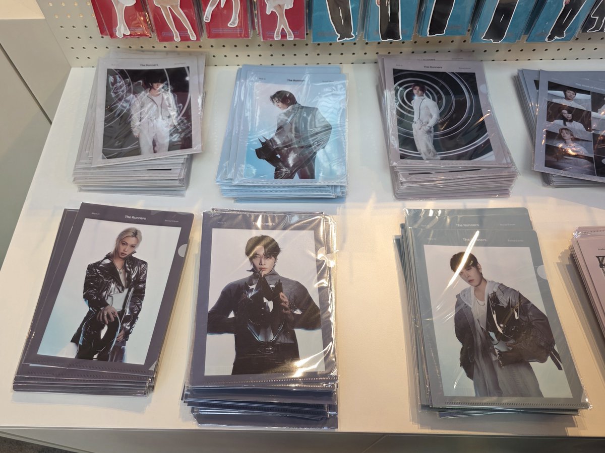 muse_2209's tweet photo. 디페스타 굿즈소비
북마크만 사려다 팬즈샵가격 보다가 꽤나 합리적??가격이라 사버림 근데 계산대에서 4만원이래 미친것;; 홀린듯 산 지류가 문제
이 글을 보는분들 조심하시긔... https://t.co/np4lUNO86s