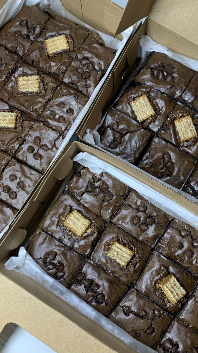 honeyveil____'s tweet photo. Temen-temen ini fudgy brownies ku🥹 Tapi maapin aku blm punya vakumnya jadi kalo untuk dikirim ke jauh takut basi🥹 https://t.co/jfnvY5gmxP