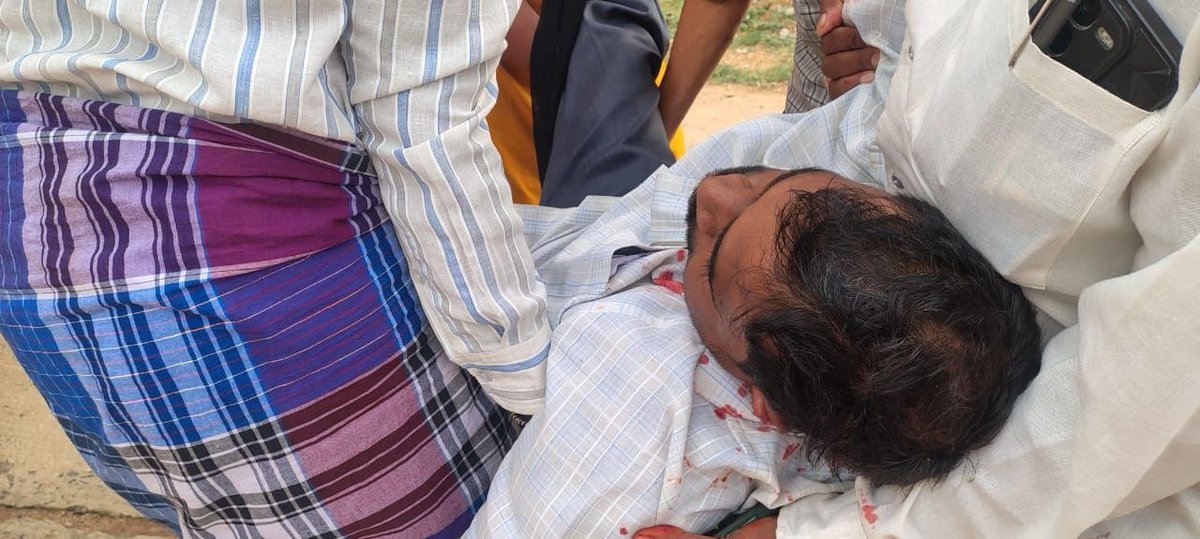 vsrcpm's tweet photo. మార్కాపురం జిల్లాల్లో నామినేషన్లు వేయనీయకుండా, నామినేషన్ పత్రాలను చించివేసి  దాడి చేసిన తెలుగుదేశం నాయకులను అరెస్టు చేయాలి. 
#vsrcpim #CPIMAP #appolitics #APLocalBodyElections #AndhraPradesh @CEOAndhra @JaiTDP @JanaSenaParty https://t.co/rmmG5M0zsZ