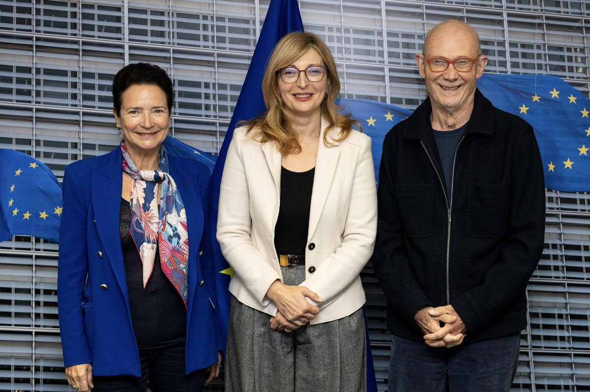 EZaharievaEU's tweet photo. It’s always a pleasure to meet Pascal Lamy and Genevieve Pons. Europe can lead in ocean observation not only because we have responsibility towards our planet, but because this is crucial for our competitiveness. https://t.co/ImZIw0dYwj