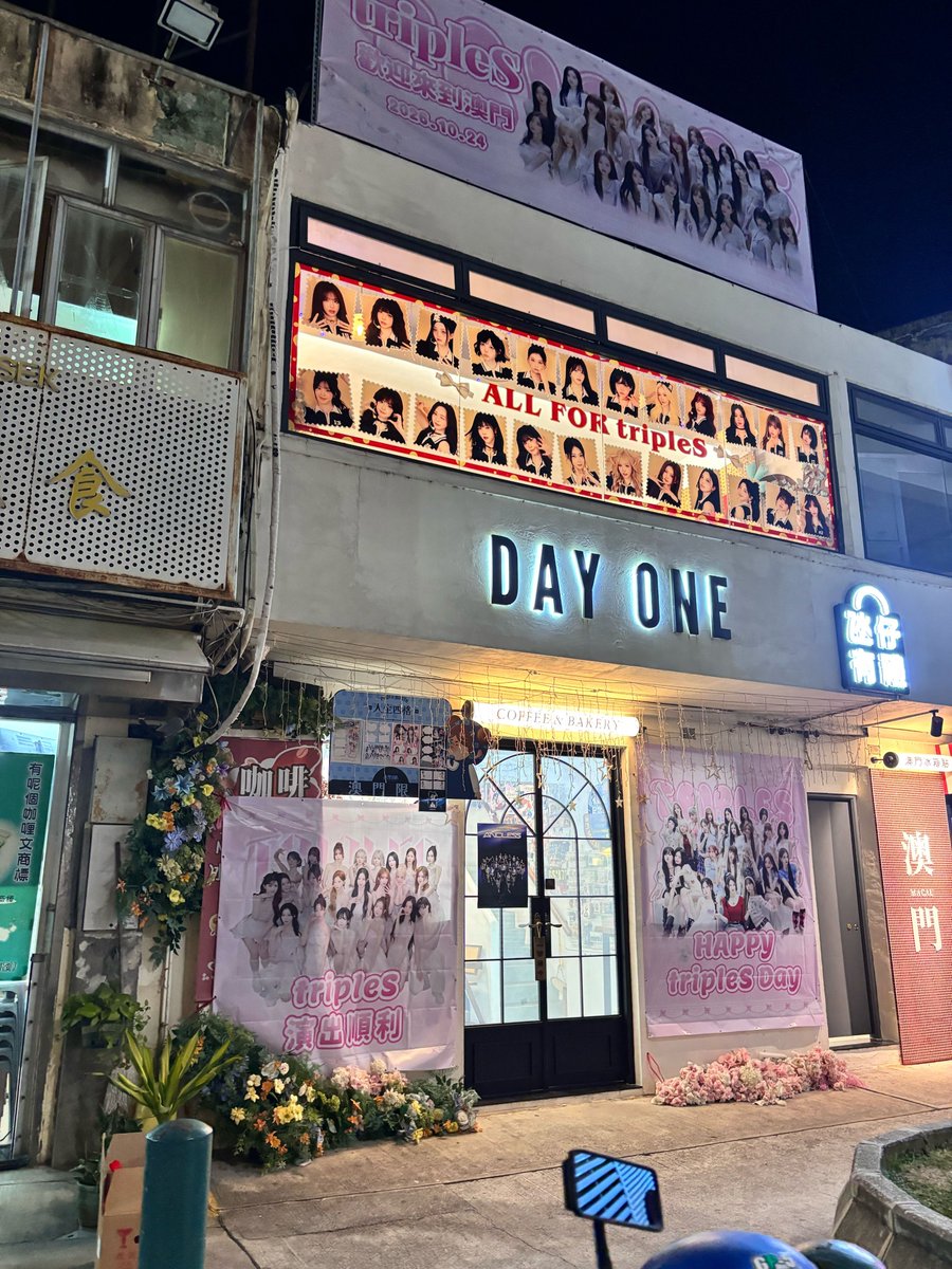TheDrakeon's tweet photo. #Chaewon finding the WAV fan Cafe in Macau https://t.co/H5bBYUnumO