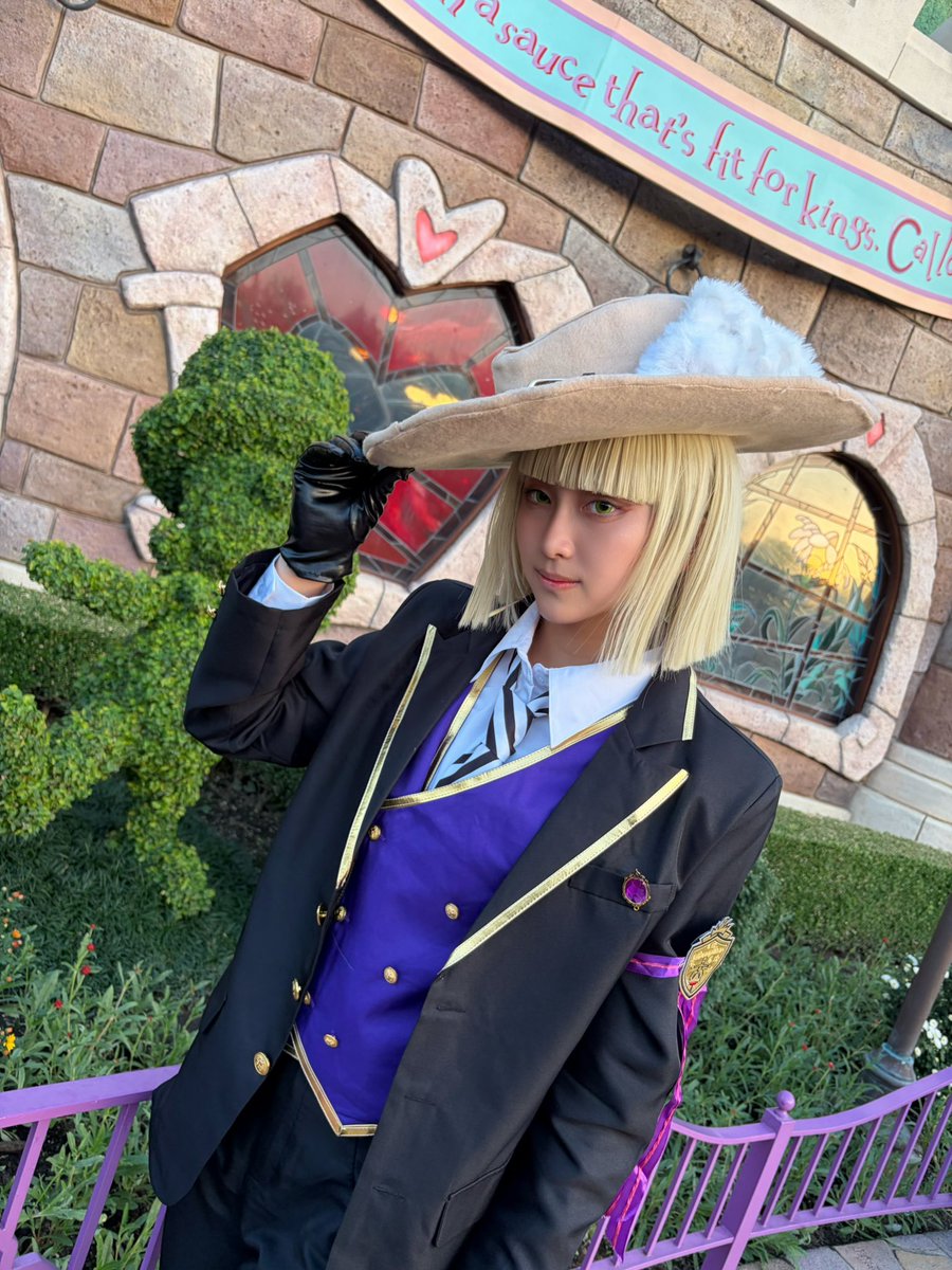 spotynaugume's tweet photo. 制服の機能美には惚れ惚れするね...
キミもそうは思わないかい？

#Dハロ仮装2026 
#Dハロツイステ https://t.co/y9hA0Or74o