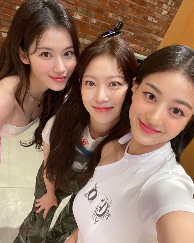 oncetwicebra's tweet photo. A atriz Gong Seungyeon (irmã da #JEONGYEON) curtiu e deixou um comentário super fofo no post do anúncio da #JIHYO! 🫶🏻

"Tão linda que me dá até lágrimas nos olhos, você cresceu tão bem ♥️ Só quero te dar um abraço bem forte, Jyo"

#TWICE #트와이스 @JYPETWICE https://t.co/rizwIxdTZH