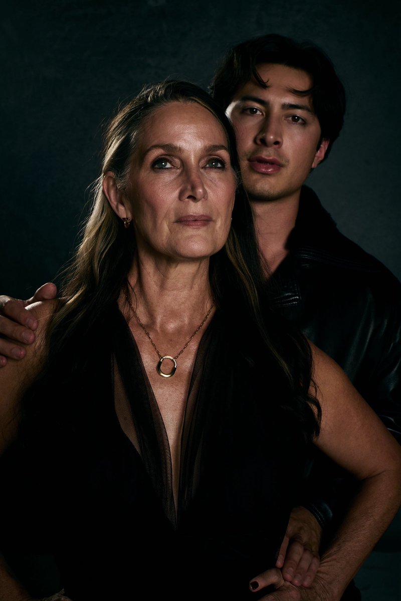 hudconfans's tweet photo. Hudson Williams and Carrie-Ann Moss for Entertainment Weekly 🖤

 #YAGA #yagaspoilers 
Credit if repost 🤭 https://t.co/3ZD8r7nAda