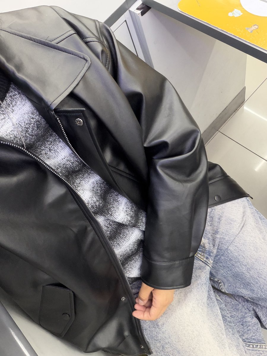 RosenoMary's tweet photo. 퇴근달라고 https://t.co/hPqkepd6GC