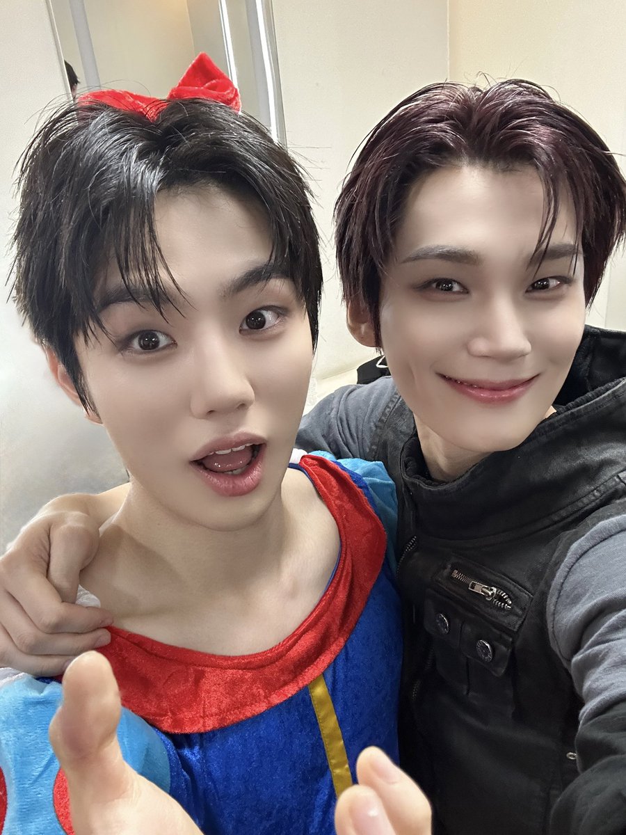 EVNNE_official's tweet photo. 쮸설공주와 퇴근🍎🍏
 
#EVNNE #이븐
#박한빈 #박지후 https://t.co/IbQUFCzsYz