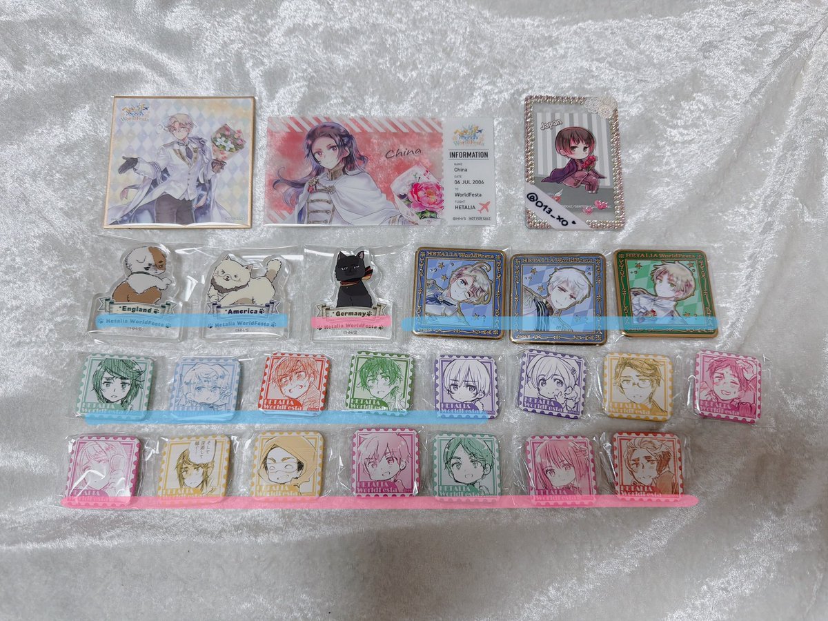 hkmm_j's tweet photo. ✧交換譲渡
ヘタリア 原画展 特典 色紙 入場特典 クリアチケット ねこたりあ マグネット 缶バッジ くじ キューブ缶 スクエアメタル缶バッジ

譲┆画像参照

求┆色紙：英 > 伊 南伊
クリアチケット：日
メタル缶：日×1
定価+送料

都合が合えば都内手渡し可

→ https://t.co/n8jz8hNKh9