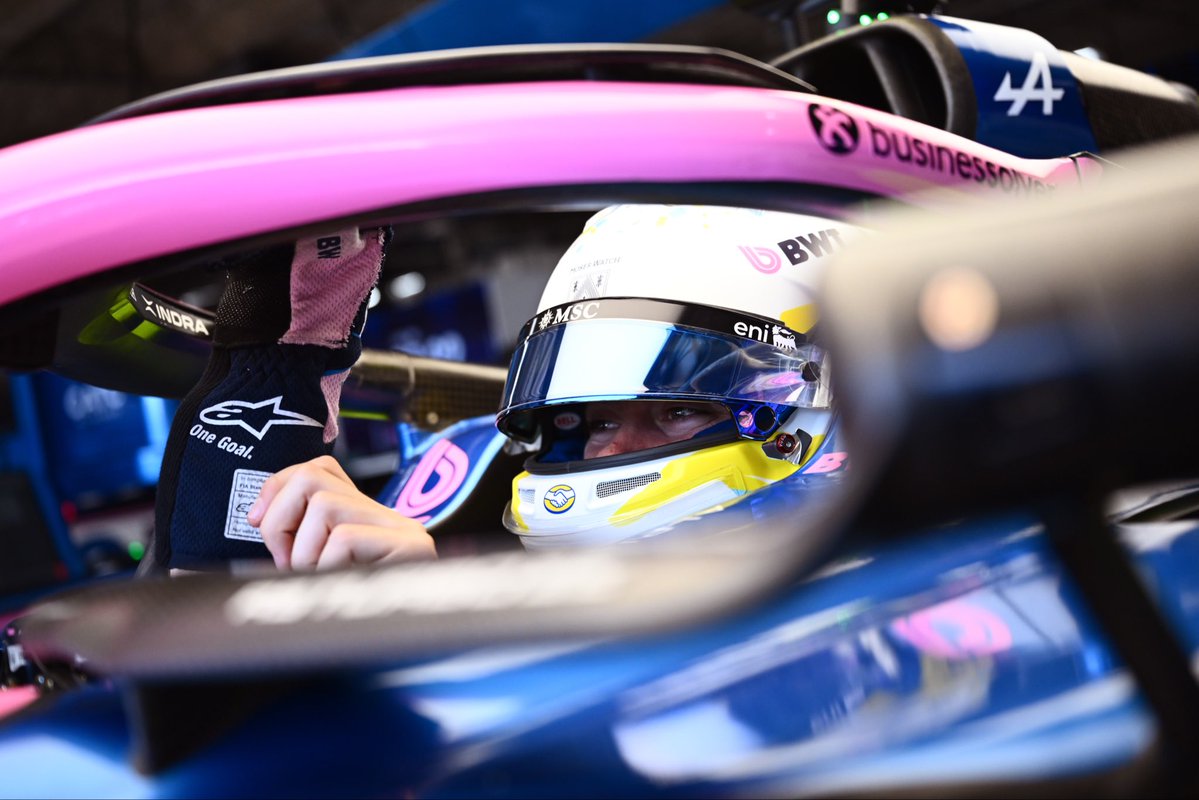 BulletSportsMgt's tweet photo. What do you think of Franco’s special helmet ? 💛🇦🇷
Because we are obsessed ☀️🤩 https://t.co/HIk9Mg2W7R