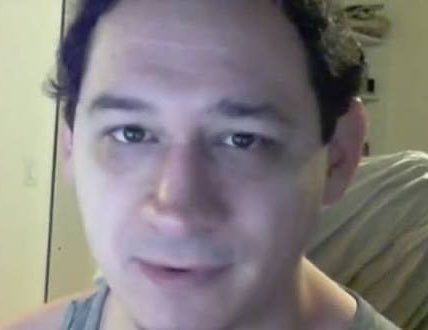 frankiefey's tweet photo. it’s sam raimi’s birthday which means i must once again point out his freakish resemblance to yanderedev https://t.co/iaEK38Vcai