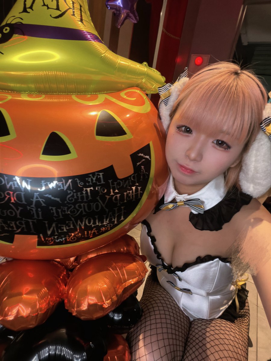 hinano__BG's tweet photo. ハロウィン（՞>⩊<՞）かわいー！！
はじめて顔周りの髪の毛とか失くしたかも🙄 
#コンカフェdeハロウィン
#バニーズギルド #秋葉原 #コンカフェ https://t.co/4HT99uR7JI