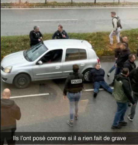 Klunst's tweet photo. Terroriste raciste de Trappes vs Manifestant du 17 octobre https://t.co/59q8mVGDsP