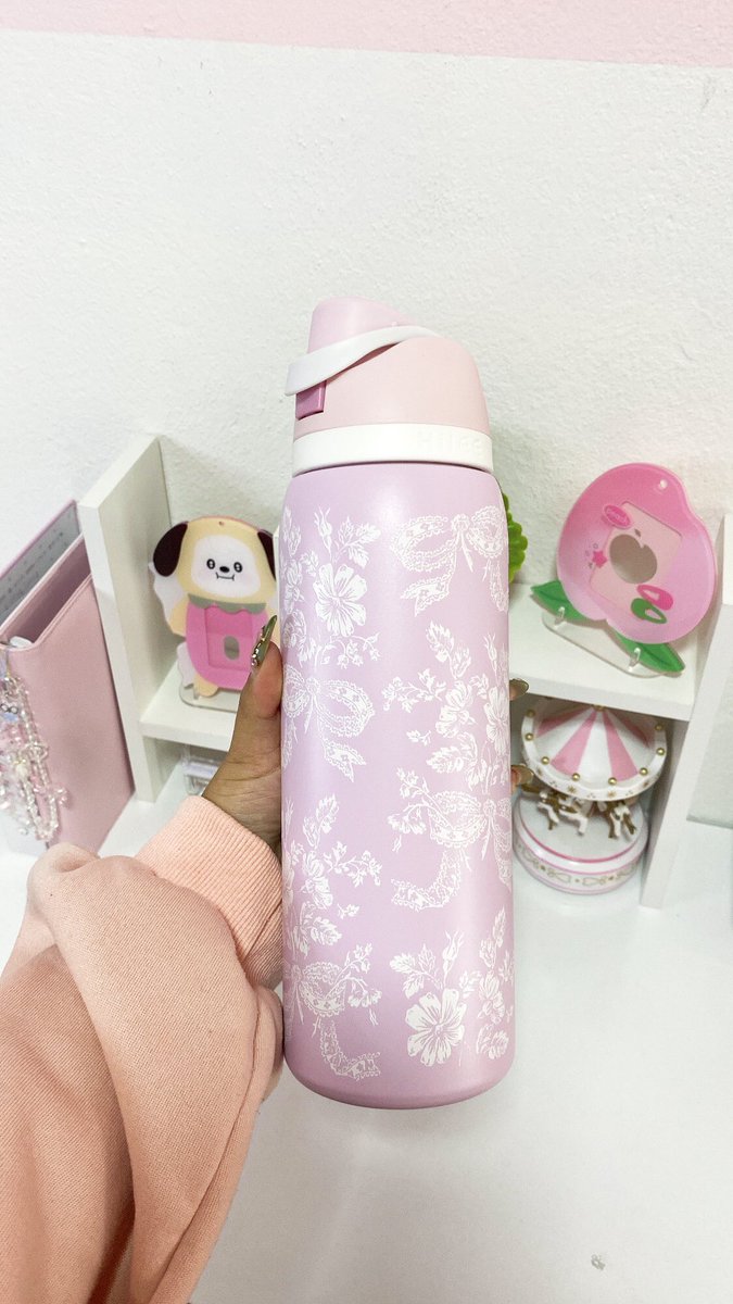 detailsrik's tweet photo. minha garrafa nova da hilee 🫶🏻 https://t.co/STUhBbdiWP