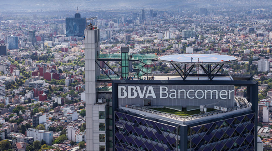 UMU's tweet photo. Una investigación de la UMU revela que el éxito de la expansión de Santander y BBVA en América Latina estuvo en integrar tecnología, transformar organizaciones e intercambiar conocimiento entre países.

https://t.co/O4mkO4cXwL https://t.co/1VVEw7xJ3Z