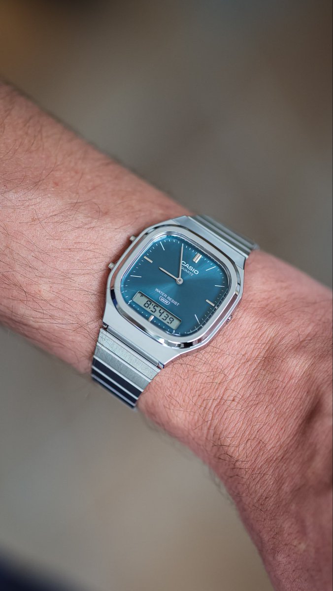 TempusShop's tweet photo. 4. AQ-240E-3AEF

Le rétro qui sort du lot. Un affichage analogique/digital qui mélange aiguille et écran numérique. 

https://t.co/RYJujhzhcg

Prix de vente ➡️ 60€ https://t.co/8hWFobzrXA