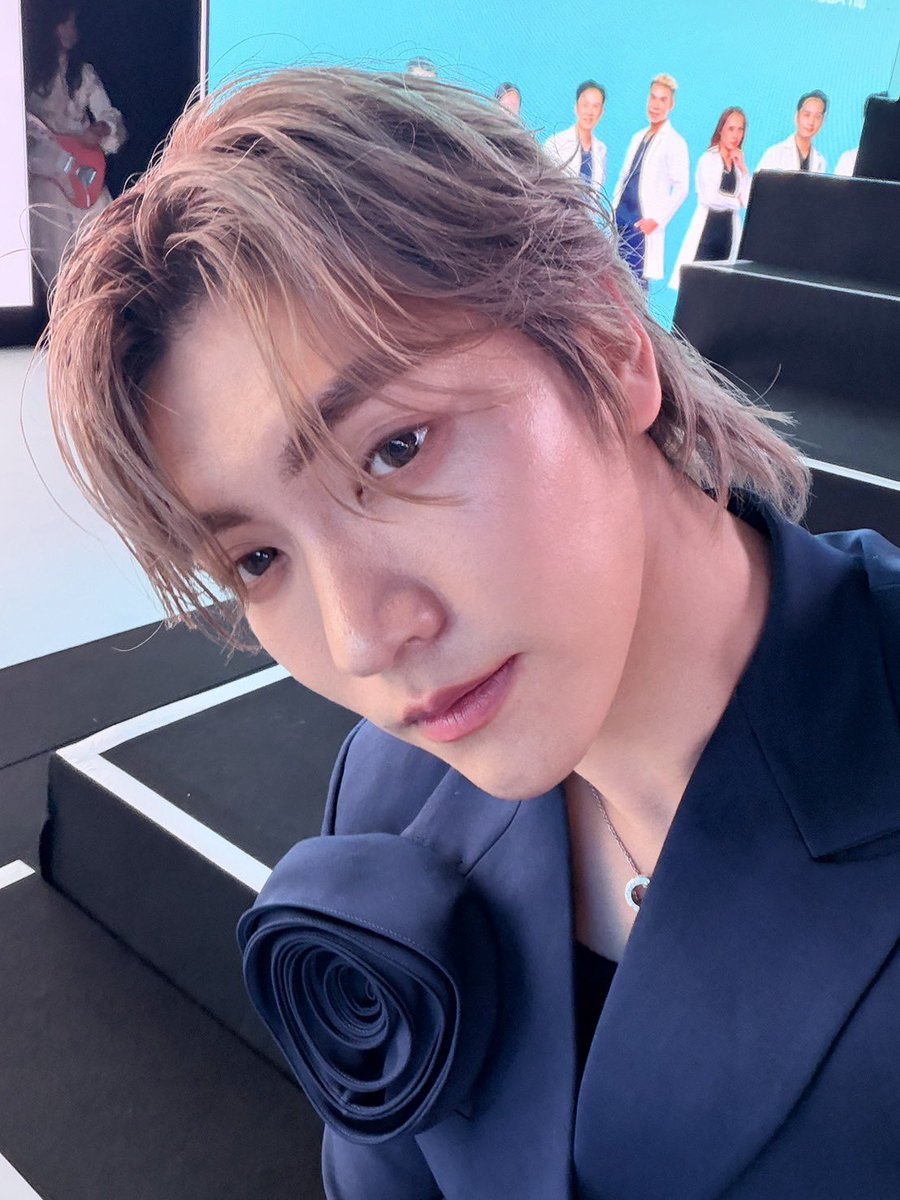 MemindyOfficial's tweet photo. Selfie 

BOSSCKM TANDT EFW26
#ELLEFashionWeek2026 
#BOSSatEFW26ICONSIAM https://t.co/nHaluprLZ4
