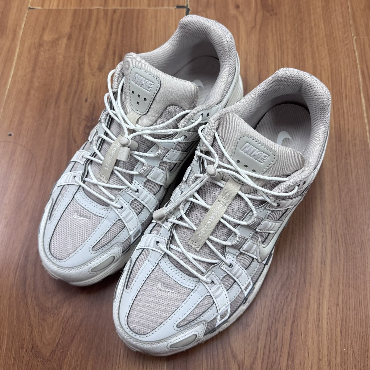 613image's tweet photo. quick review nike p6000 sail light bone cream! soo far nyaman banget!! tadi mau NB 240L tp yg aku mau sizenya habis &amp; kurang cocok utk plantar fasciitis kaya aku😞 once again mau vomero sama v2k juga size kosong😭 aku beli di kick avenue ya, karena incer model tali serut gini✨ https://t.co/tdrTlTfEMD