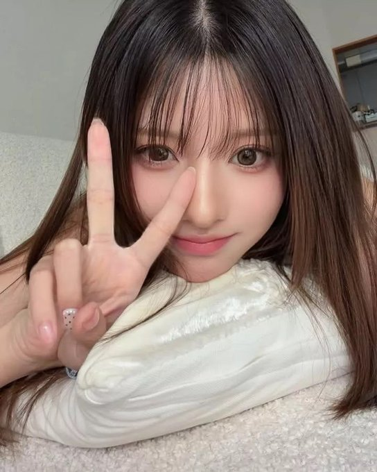 Charming_i's tweet photo. 何歳に見えますか？
 正直に教えてほしいです🤣 https://t.co/ycz0GsC7W7