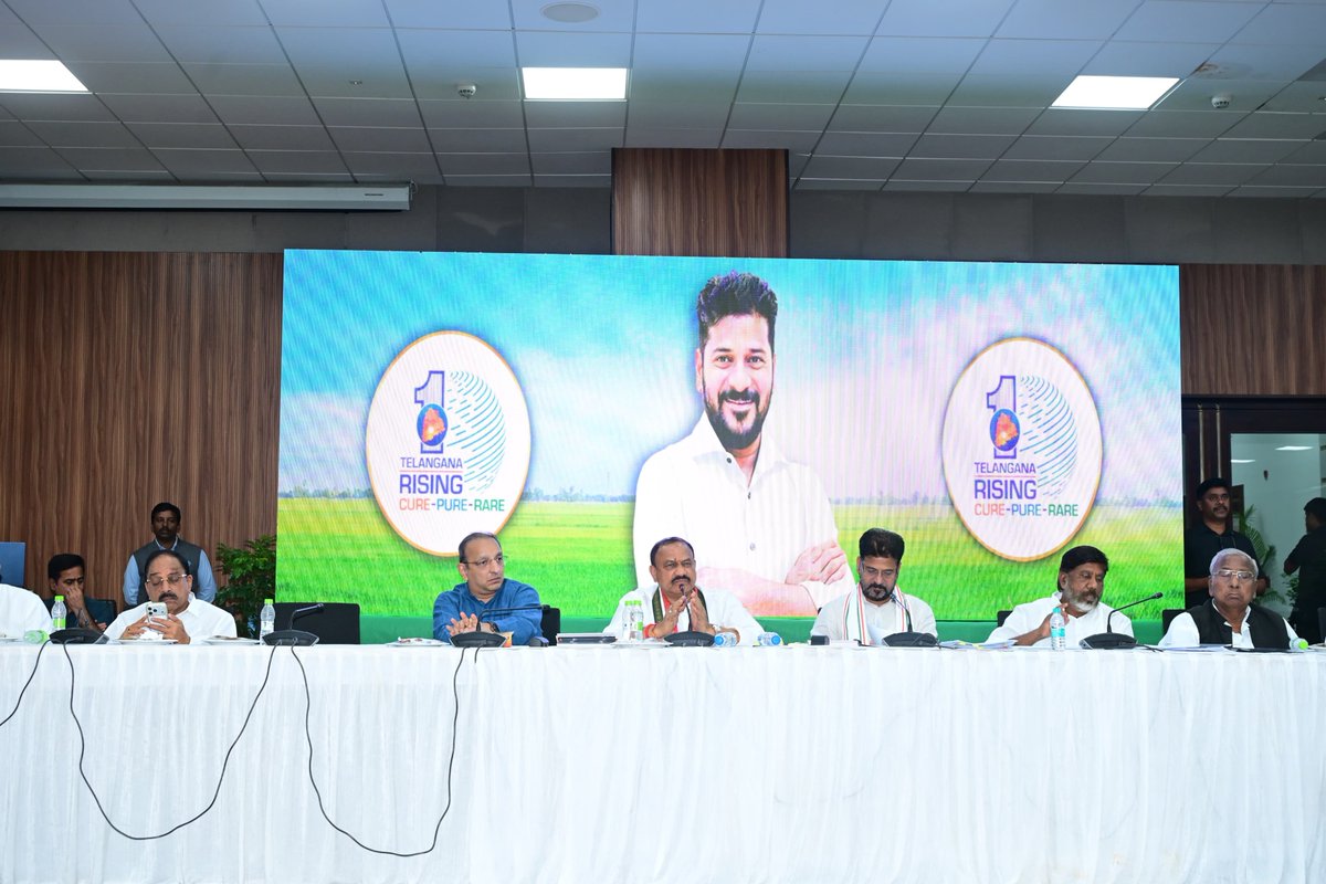 Congress4TS's tweet photo. Congress Meeting at Praja Bhavan to Discuss El Niño and MLC Elections

ప్రజా భవన్ లో టీపీసీసీ ఆధ్వర్యంలో పార్టీ ఎమ్మెల్యేలు, ఎంఎల్సీలు, ఎంపీలు, డీసీసీ అధ్యక్షులు, ముఖ్య నాయకుల సమావేశం..

హాజరైన ముఖ్యమంత్రి రేవంత్ రెడ్డి,డిప్యూటీ సీఎం భట్టి విక్రమార్క, పీసీసీ అధ్యక్షుడు మహేష్ కుమార్ గౌడ్, మంత్రులు 

ఎల్ ని నో,ఎంఎల్సీ ఎలక్షన్ పైన దిశా నిర్దేశం.

#RevanthReddy #Telangana