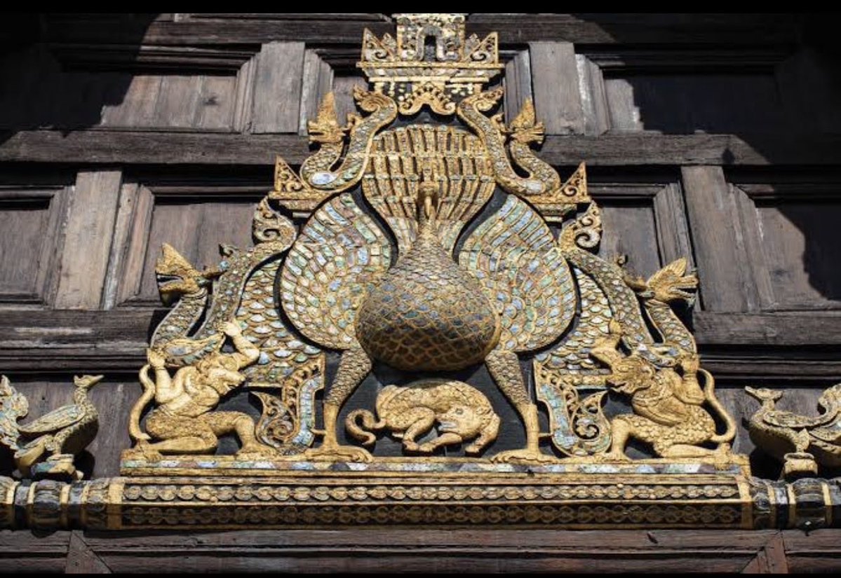 Jesmine733847's tweet photo. @MookkuMooky @AestheticJung1 @ylism2 This peacock is really Thai traditional sample in the left one and all are the same and identical . So, why @GMMTV can’t use this one? What is the reason to take Myanmar culture style?
#RespectMyanmarCurture 
#ScarletHeartTH https://t.co/pQc6tGOjM7