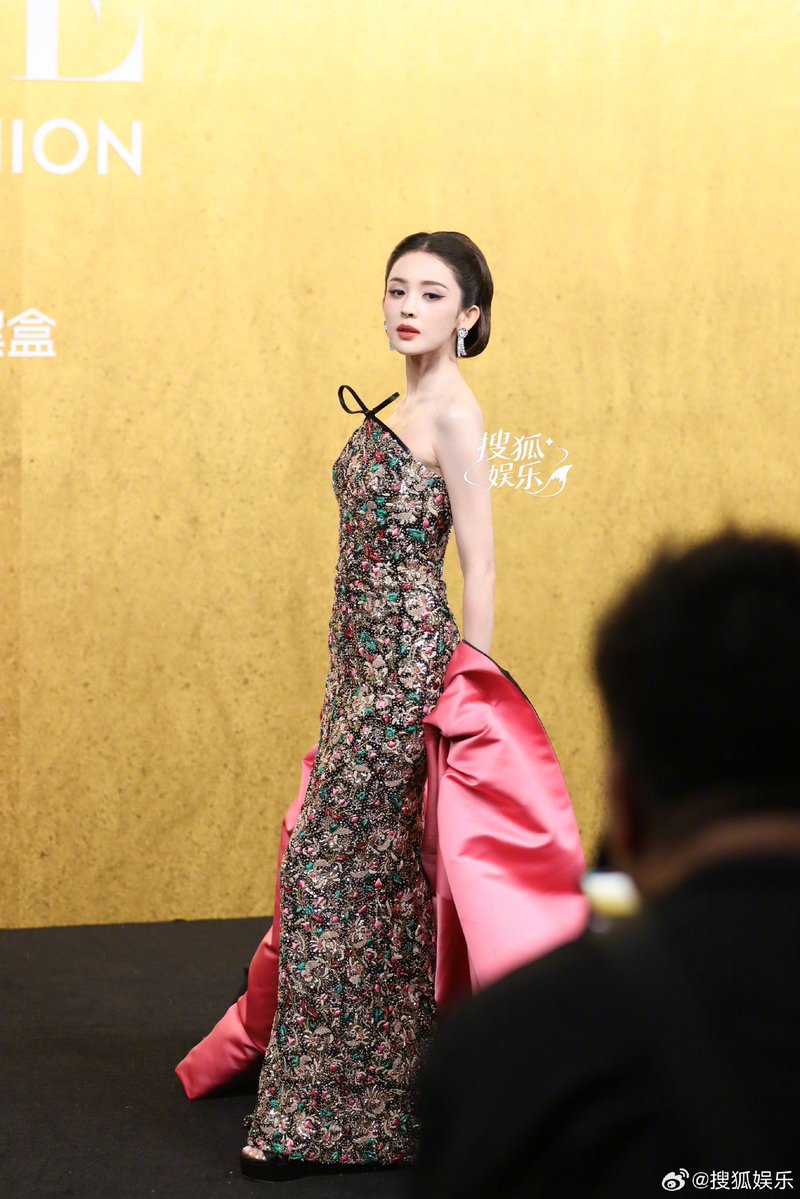 aday27aday's tweet photo. สวยคับ🔥🔥🔥🔥

#VOGUEForcesofFashion
#กู่ลี่น่าจา #Gulinazha #Gulnazar https://t.co/NL9gvdj9Vf