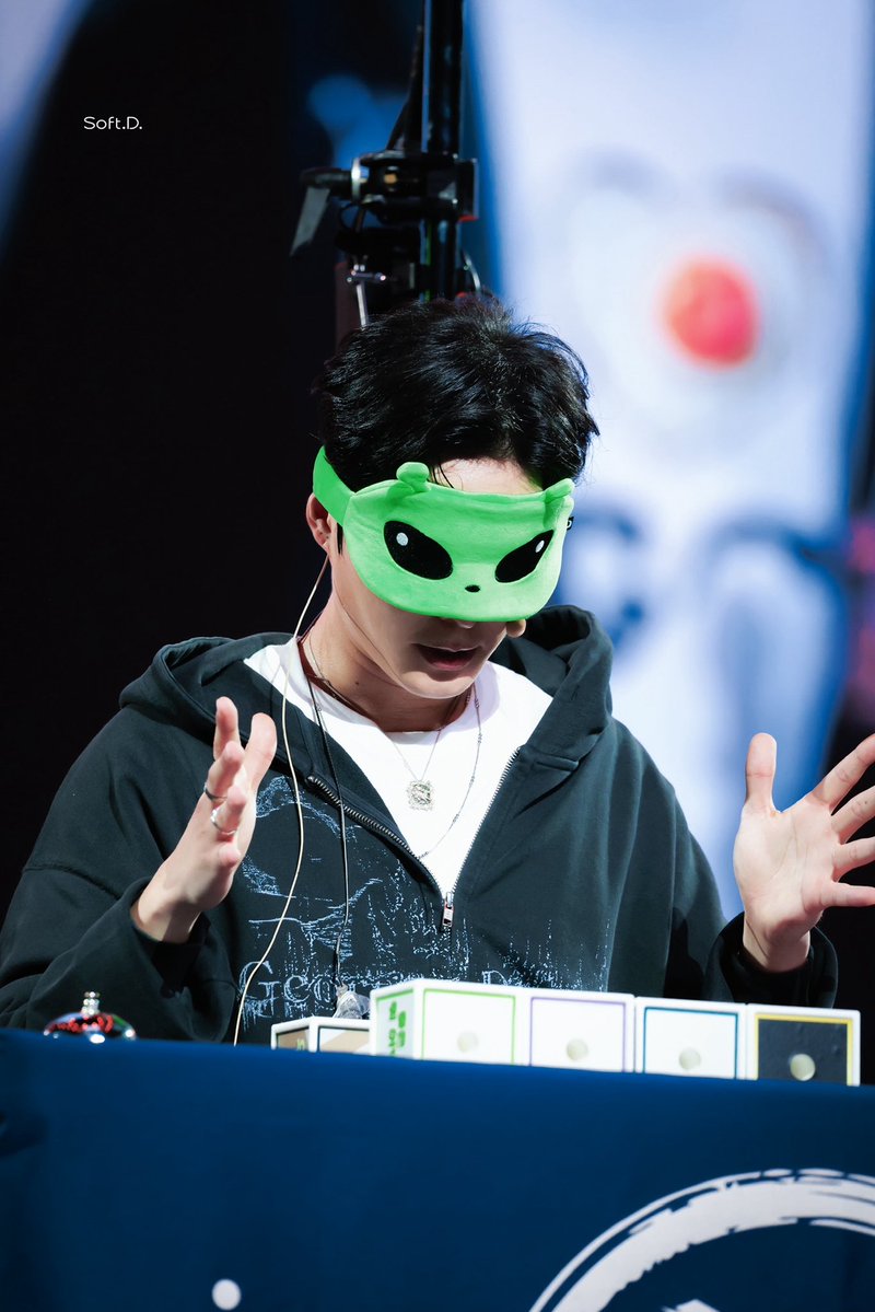SoftD_'s tweet photo. Hey Stranger👽

#데이식스 #DAY6 https://t.co/d8cFA9G26h