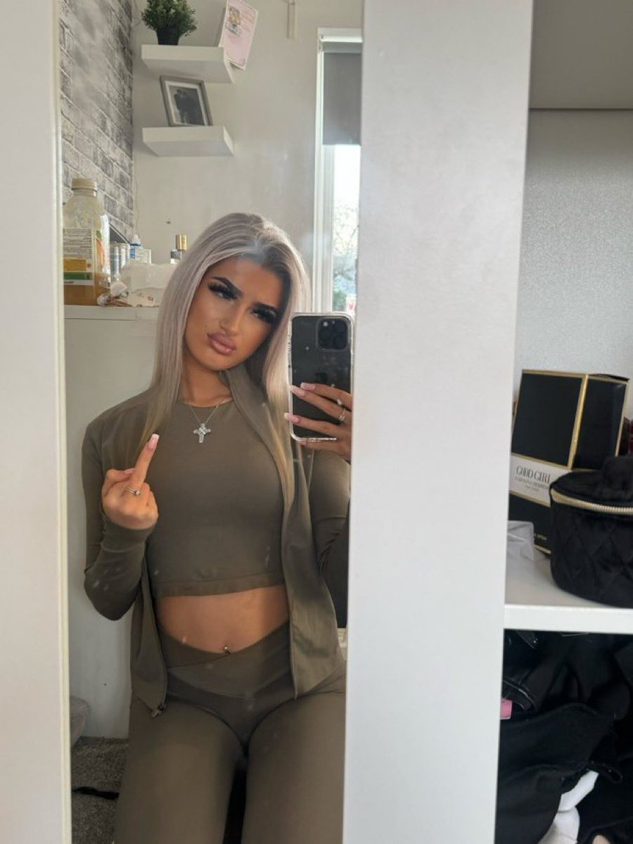 goddesschlo7's tweet photo. I love phone takeover sessions, making you rebrand for Me as I tease and humiliate you for being so weak and desperate

Now everyone your friends, family, know that you're a weak little pig whose life is owned by Queen sage 🥵

#Findom #paypig #phonecontrol #paypig https://t.co/3dFuWeCeTw
