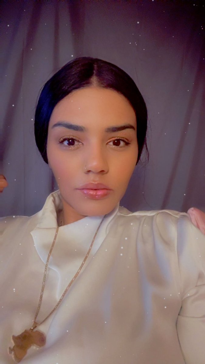 lalaluv87's tweet photo. Happy Friday 🥳💛 https://t.co/Jy2MX4kZPS