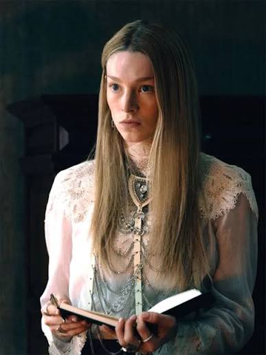 acervoschafer's tweet photo. A GENTE PEDIU E A @HBOMaxBrasil  ATENDEU! 

Mother Mary já está disponível na plataforma. 

Hunter interpreta Hilda e mesmo que não tenha muito tempo de tela, ela arrasa no monólogo. 

STREAM MOTHER MARY ON HBO MAX! 

#hunterschafer https://t.co/ARss0ZYBpo