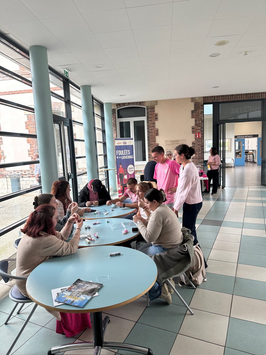 INSPECVL's tweet photo. 🎗️ Bravo aux étudiants de l'@INSPECVL de Chartres qui se sont mobilisés pour une journée à l'occasion d'Octobre Rose, organisée par l'asso étudiante APC.
🎶 Blind test, stands de sensibilisation et prévention, sport, ateliers créatifs et vente caritative ont occupé l'après-midi ! https://t.co/Vdra92Kzid