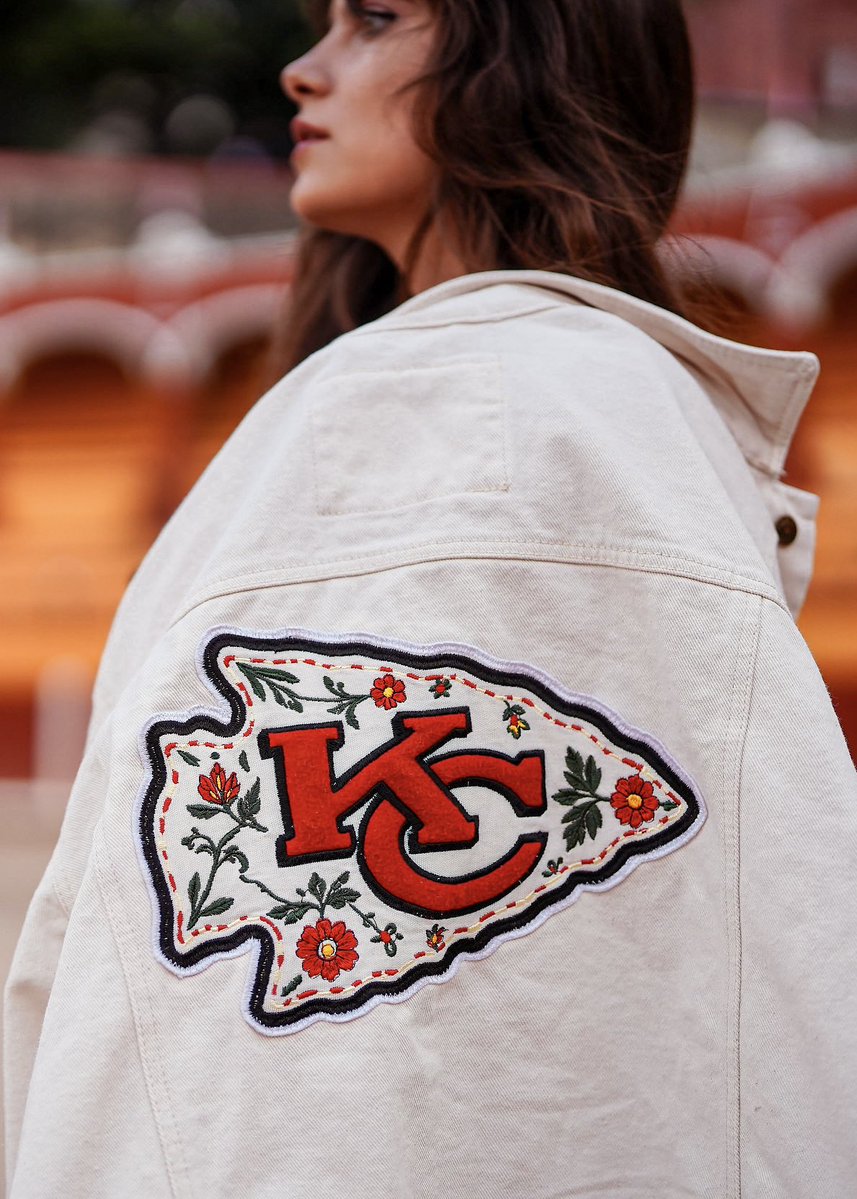 Chiefs's tweet photo. Tradition in every thread. We can't get enough of this Pancho’s Blanket collab 🔥

On sale now in the Chiefs Pro Shop and online!

🔗: https://t.co/l5ncmsfKBE https://t.co/CnAHqHZGgg